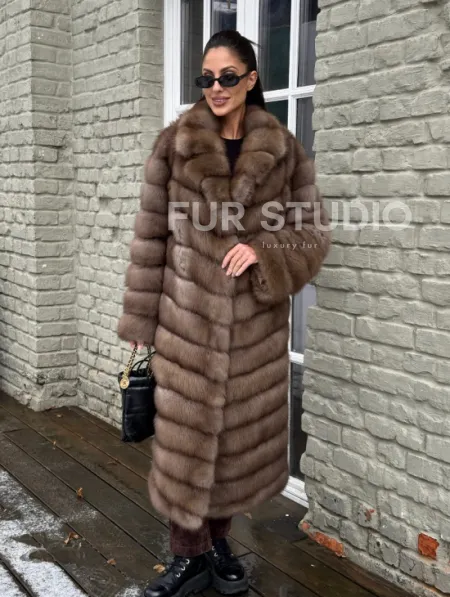 Длинная шуба из меха куницы - фото 8