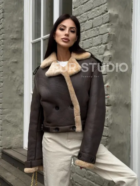 Кроп - дубленка двубортная Dark brown на пуговицах - фото 11