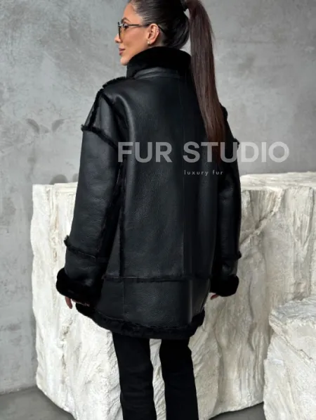 Черная современная дубленка - фото 3