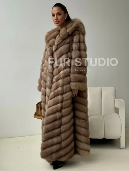 Длинная шуба из меха куницы с капюшоном - фото 3