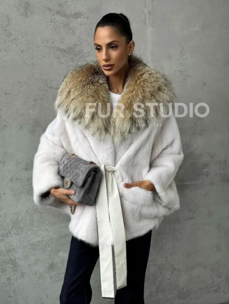 Светлая норковая шуба с капюшоном - фото 6