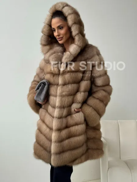 Шуба из куницы с капюшоном в цвете тор-тор - фото 0