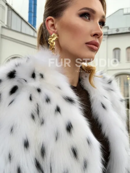 Шуба укороченная из арктической лисы под рысь - фото 1