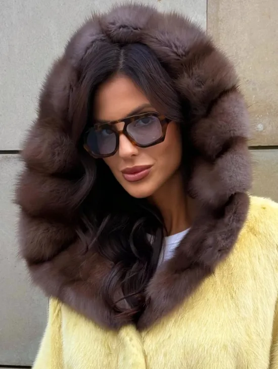 Женское норковое пончо с капюшоном из меха куницы - фото 7