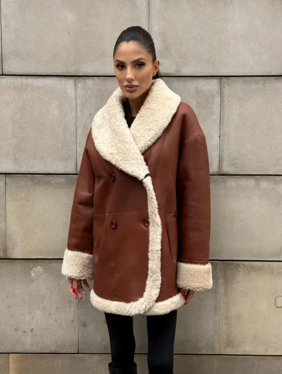 Двусторонняя женская дубленка из натуральной кожи с воротником шаль, на пуговицах - фото 12