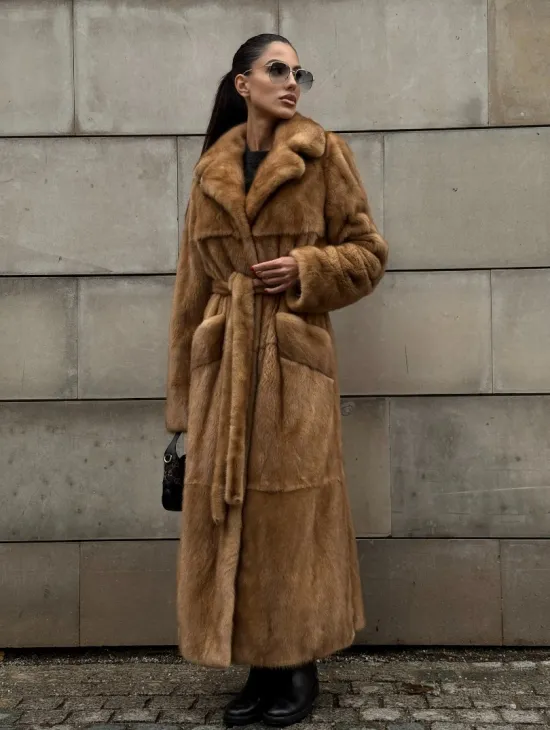 Шуба - халат maxi из меха норки Caramel с накладными карманами - фото 7