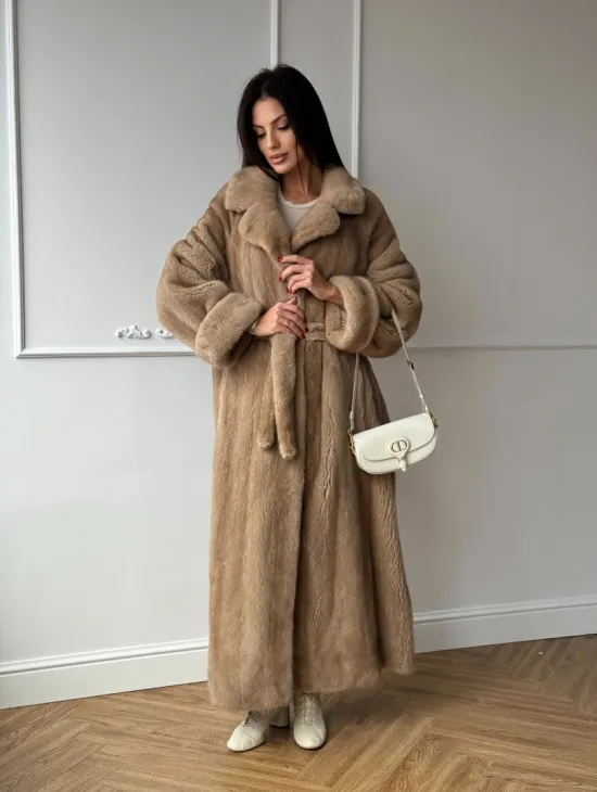 Длинная модная шуба кимоно из меха скандинавской норки со шлицей - фото 11