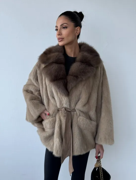 Зимнее пончо из меха норки Pastel с воротником из куницы - фото 8