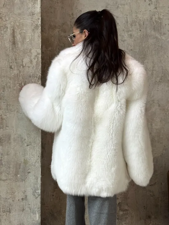 Шуба белого цвет из меха Финского песца - фото 2
