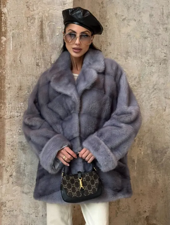 Натуральный полушубок из меха норки с английским воротником в цвете топаз - фото 2