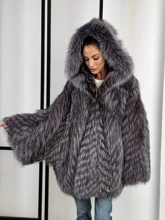 Шуба из меха чернобурки с капюшоном в росшив - летучая мышь - фото 10