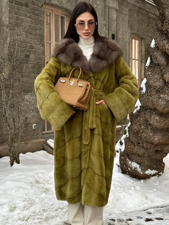 Шуба норковая с капюшоном из натурального меха куницы - цвет оливковый - фото 0