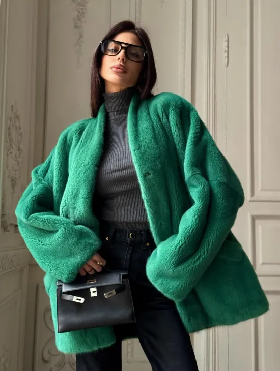 Изумрудный норковый полушубок с V-образным воротником - фото 7