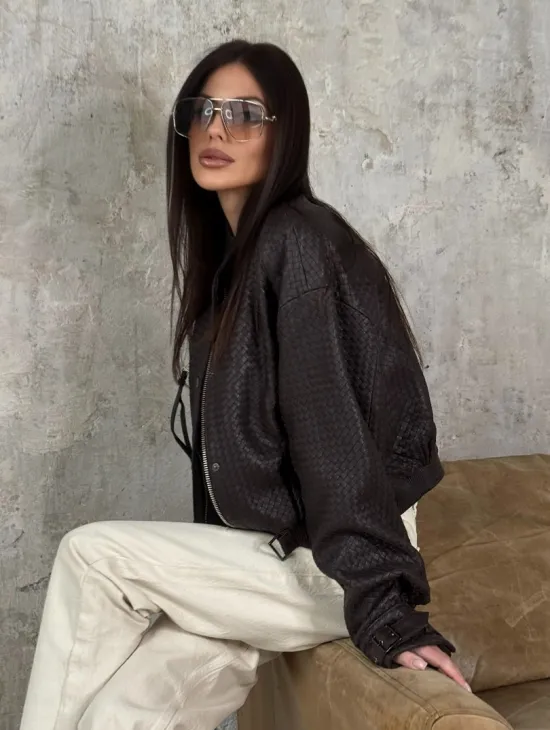 Женский бомбер из натуральной плетёной кожи - фото 5