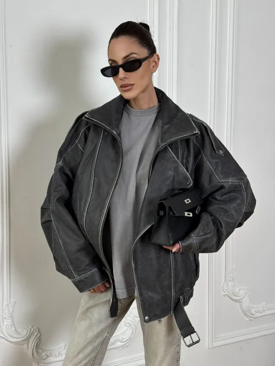 Кожаный женский бомбер Vintage grey с двойным воротником и затертыми швами - фото 9