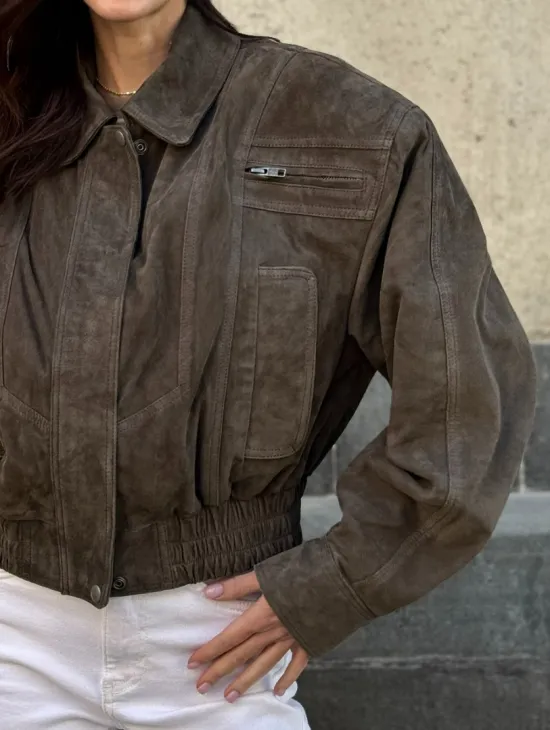 Модная винтажная универсальная укороченная куртка-бомбер из натуральной кожи (замши) - фото 1