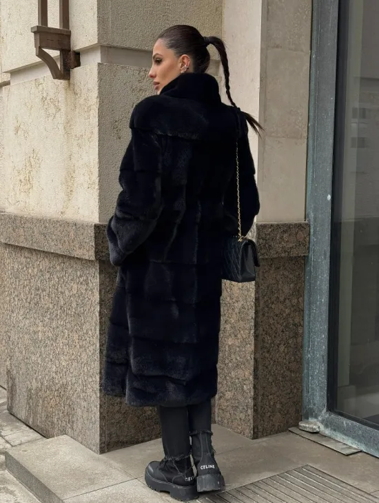 Шуба из плюшевой скандинавской норки в сине-черном цвете - стойка воротник - фото 11