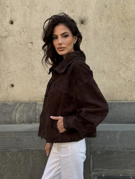 Демисезонная короткая замшевая куртка 