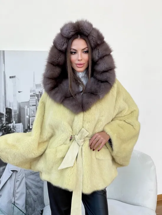 Норковое пончо с капюшоном из меха куницы - фото 0