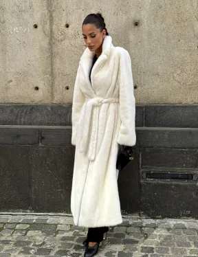 Длинная белая норковая шуба - фото 14