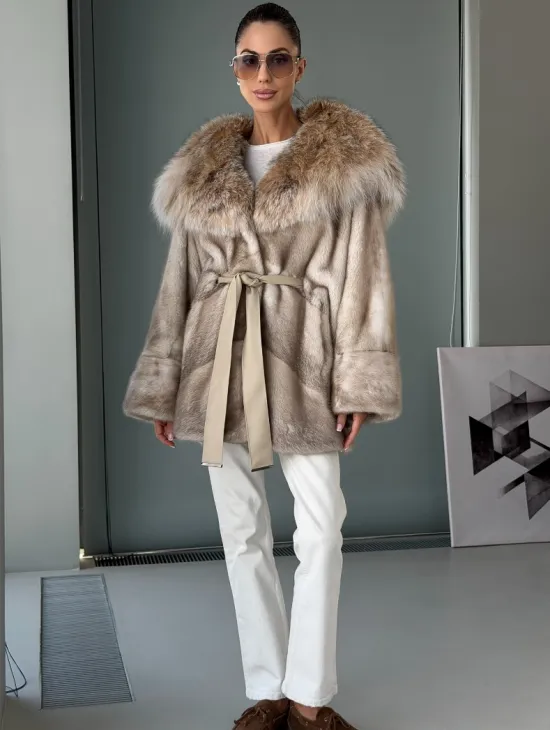 Шуба летучая мышь из норки Ivory с капюшоном из меха рыси - фото 7