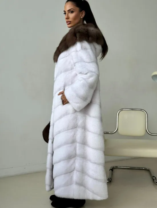 Белая норковая шуба с куницей капюшон - фото 2