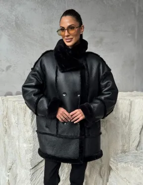 Черная современная дубленка - фото 9