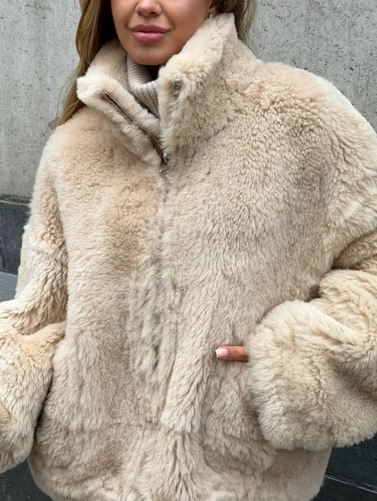 Двухсторонняя короткая дубленка из овчины - фото 2