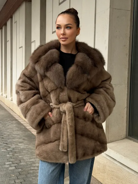 Полушубок норковый с капюшоном из меха куницы - фото 9