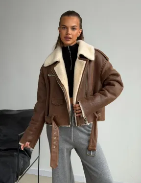 Короткая косуха-дубленка из овчины - фото 7