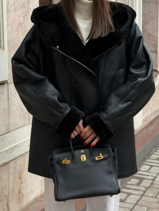 Женская дубленка с капюшоном - фото 2