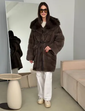 Шуба норковая с капюшоном из куницы - фото 12