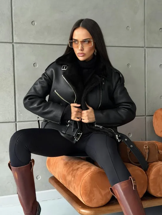 Черная короткая дубленка авиатор - фото 15