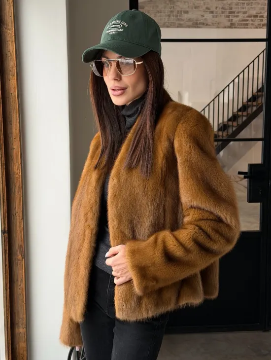 Меховой жакет из золотой норки - фото 11