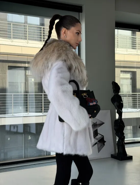 Белая шуба с капюшоном из рыси - фото 13