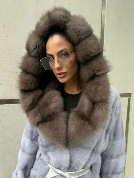 Шуба норковая с капюшоном из меха куницы - цвет голубой - фото 7