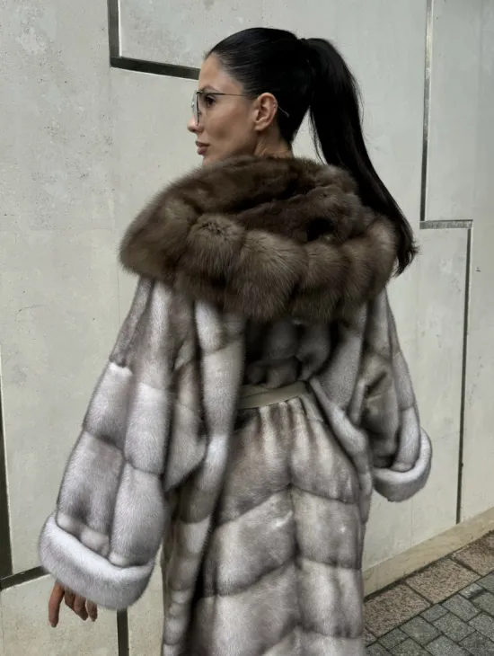 Шуба норковая с капюшоном из меха куницы - колотый лед - фото 7
