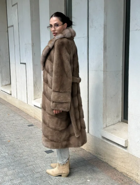 Шуба норковая с воротником из меха куницы в цвете пастель - фото 7