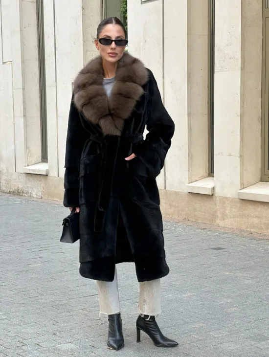 Черная шуба BLACK NAFA с английским воротником из куницы - фото 10