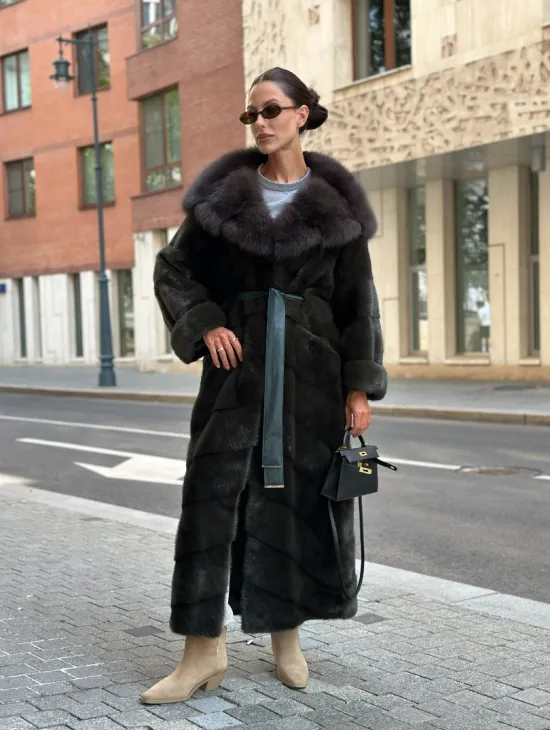 Шуба норковая с капюшоном из меха куницы - цвет темный хаки - фото 6